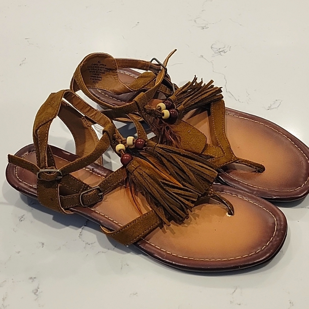 NWOT Mossimo Tassel/Fring/ Feather Sandals Size 8 1/2, Never Worn.